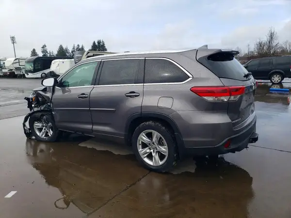 5TDDZRFH8HS440940 2017 TOYOTA HIGHLANDER - Image 2