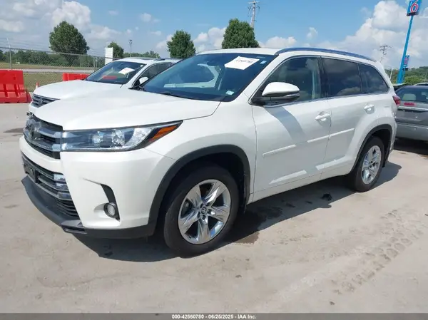 5TDDZRFH8HS453350 2017 TOYOTA HIGHLANDER - Image 2