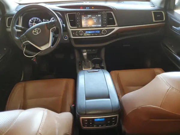 5TDDZRFH8HS455485 2017 TOYOTA HIGHLANDER - Image 8