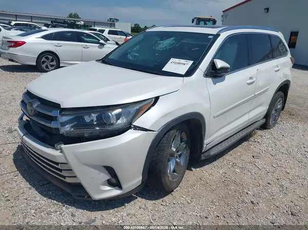 5TDDZRFH8HS458631 2017 TOYOTA HIGHLANDER - Image 2