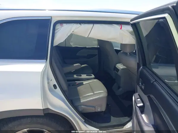 5TDDZRFH8HS458631 2017 TOYOTA HIGHLANDER - Image 8