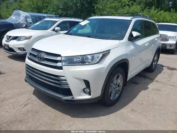 5TDDZRFH8HS463876 2017 TOYOTA HIGHLANDER - Image 2