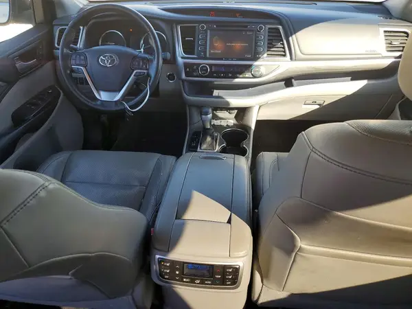 5TDDZRFH8HS464476 2017 TOYOTA HIGHLANDER - Image 8