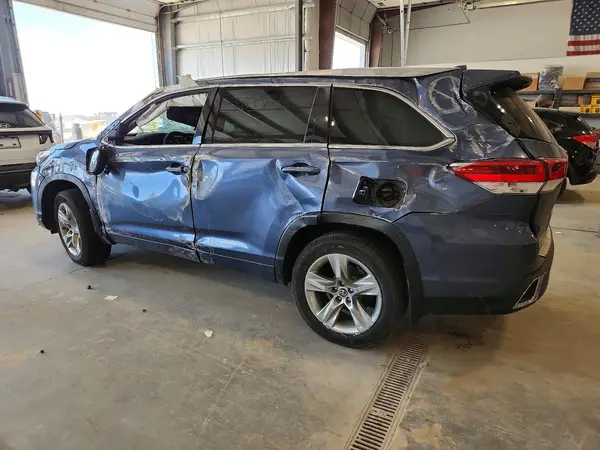 5TDDZRFH8HS464624 2017 TOYOTA HIGHLANDER - Image 2