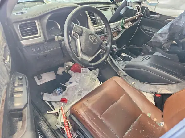 5TDDZRFH8HS464624 2017 TOYOTA HIGHLANDER - Image 8