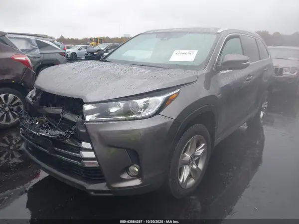 5TDDZRFH8HS467734 2017 TOYOTA HIGHLANDER - Image 2