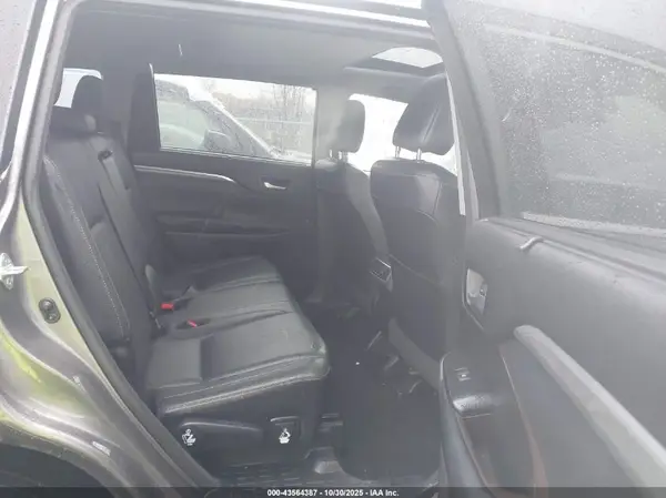 5TDDZRFH8HS467734 2017 TOYOTA HIGHLANDER - Image 8