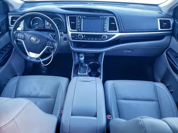 5TDDZRFH8HS469256 2017 TOYOTA HIGHLANDER - Image 8