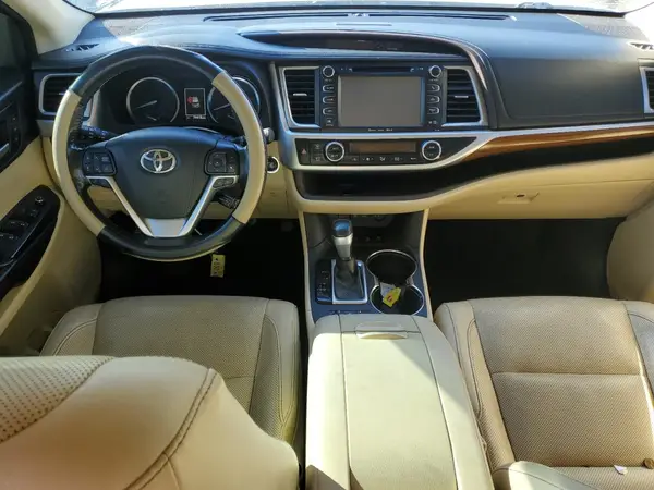 5TDDZRFH8HS472223 2017 TOYOTA HIGHLANDER - Image 8