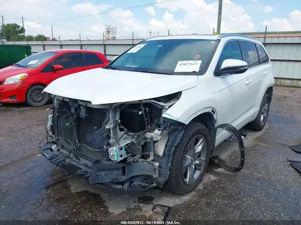 5TDDZRFH8JS485009 2018 TOYOTA HIGHLANDER - Image 2