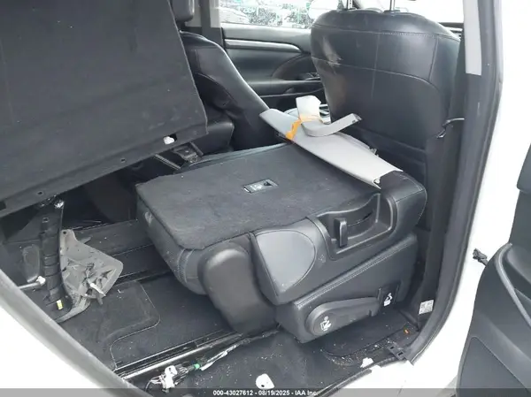5TDDZRFH8JS485009 2018 TOYOTA HIGHLANDER - Image 8