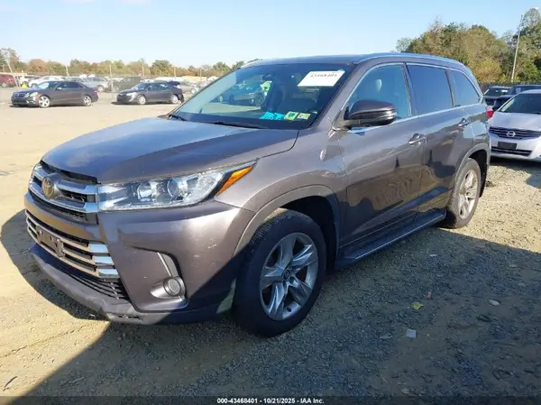 5TDDZRFH8JS488749 2018 TOYOTA HIGHLANDER - Image 2