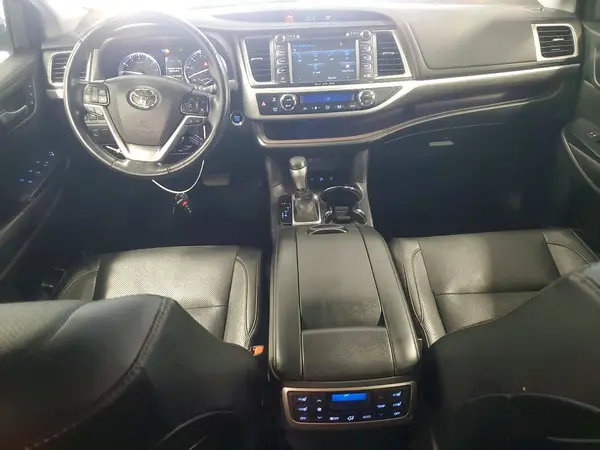 5TDDZRFH8JS490923 2018 TOYOTA HIGHLANDER - Image 8