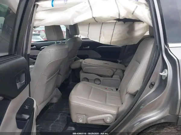 5TDDZRFH8JS491439 2018 TOYOTA HIGHLANDER - Image 8