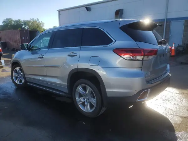 5TDDZRFH8JS494938 2018 TOYOTA HIGHLANDER - Image 2
