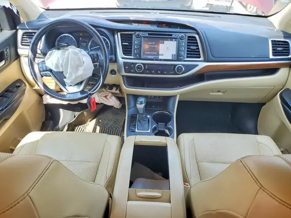 5TDDZRFH8JS499752 2018 TOYOTA HIGHLANDER - Image 8