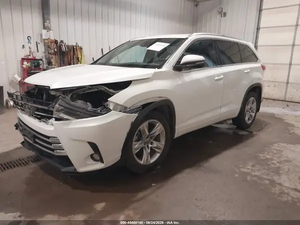 5TDDZRFH8JS801444 2018 TOYOTA HIGHLANDER - Image 2