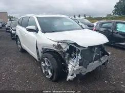5TDDZRFH8JS802562 2018 TOYOTA HIGHLANDER