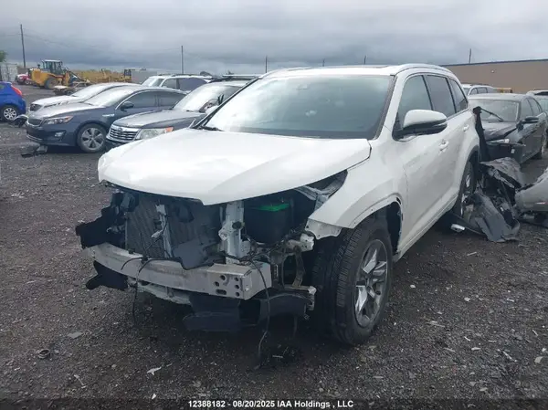 5TDDZRFH8JS802562 2018 TOYOTA HIGHLANDER - Image 2