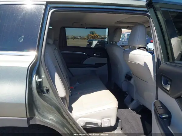 5TDDZRFH8JS802769 2018 TOYOTA HIGHLANDER - Image 8