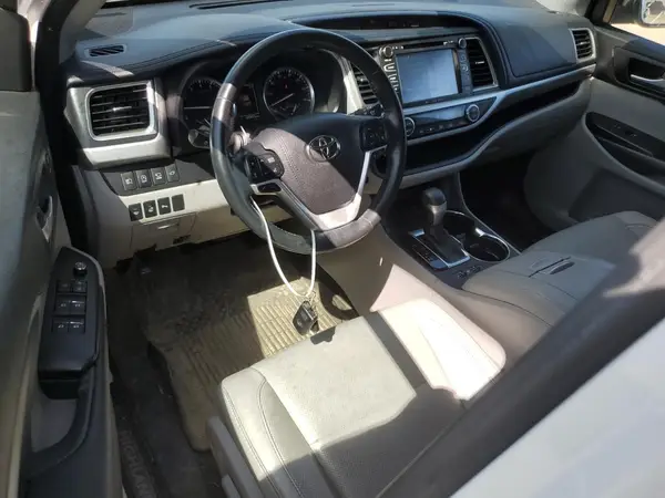 5TDDZRFH8JS806840 2018 TOYOTA HIGHLANDER - Image 8