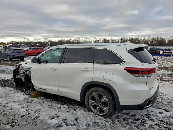 5TDDZRFH8JS810452 2018 TOYOTA HIGHLANDER - Image 2