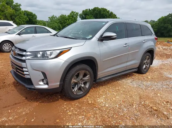 5TDDZRFH8JS818180 2018 TOYOTA HIGHLANDER - Image 2