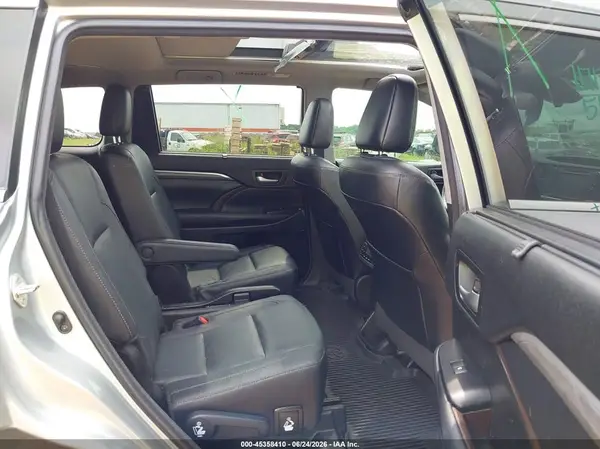 5TDDZRFH8JS818180 2018 TOYOTA HIGHLANDER - Image 8