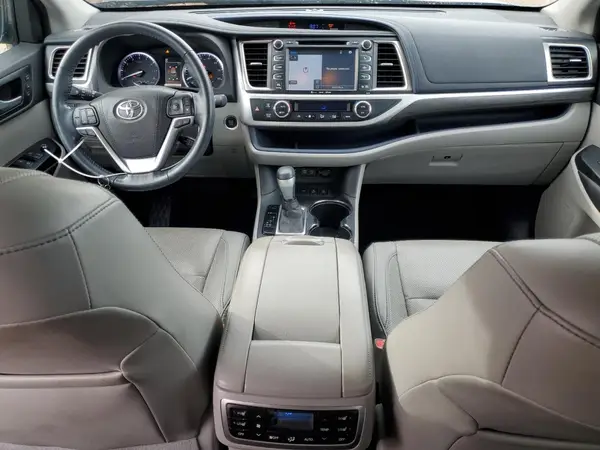 5TDDZRFH8JS818728 2018 TOYOTA HIGHLANDER - Image 8