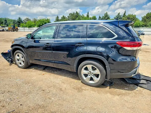 5TDDZRFH8JS819393 2018 TOYOTA HIGHLANDER - Image 2