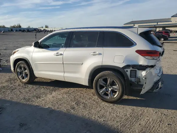 5TDDZRFH8JS822472 2018 TOYOTA HIGHLANDER - Image 2