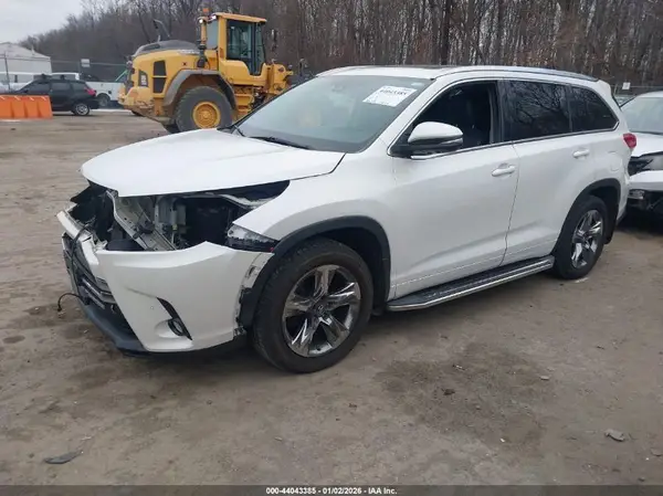 5TDDZRFH8JS834749 2018 TOYOTA HIGHLANDER - Image 2