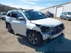 5TDDZRFH8JS839174 2018 TOYOTA HIGHLANDER