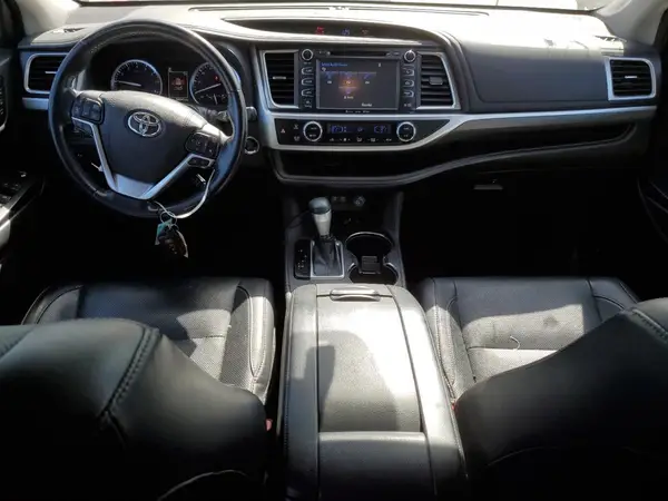5TDDZRFH8JS839384 2018 TOYOTA HIGHLANDER - Image 8