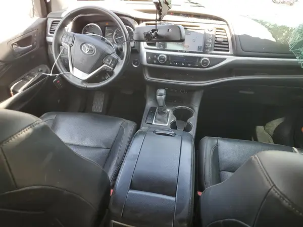 5TDDZRFH8JS840440 2018 TOYOTA HIGHLANDER - Image 8