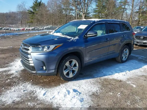5TDDZRFH8JS851437 2018 TOYOTA HIGHLANDER - Image 2