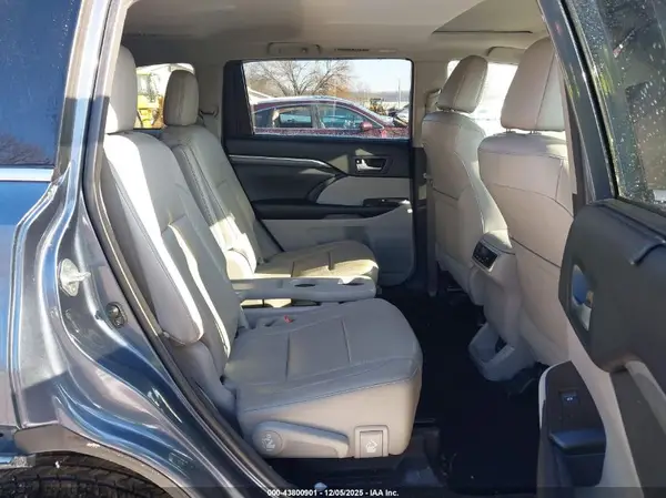 5TDDZRFH8JS851437 2018 TOYOTA HIGHLANDER - Image 8
