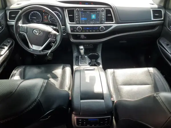 5TDDZRFH8JS857206 2018 TOYOTA HIGHLANDER - Image 8