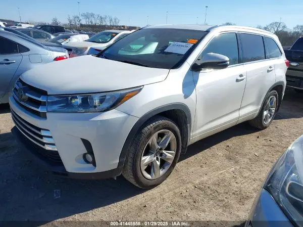 5TDDZRFH8JS862700 2018 TOYOTA HIGHLANDER - Image 2