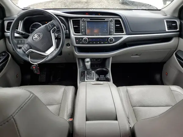 5TDDZRFH8JS869551 2018 TOYOTA HIGHLANDER - Image 8