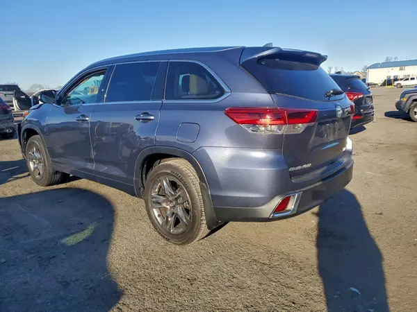 5TDDZRFH8JS871896 2018 TOYOTA HIGHLANDER - Image 2
