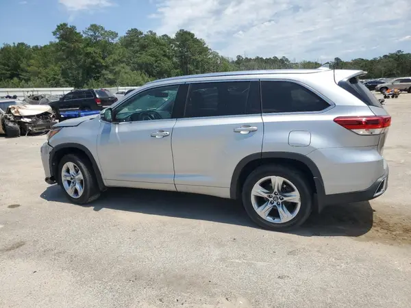 5TDDZRFH8JS885734 2018 TOYOTA HIGHLANDER - Image 2