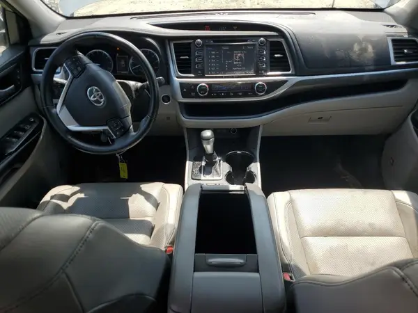 5TDDZRFH8JS891050 2018 TOYOTA HIGHLANDER - Image 8