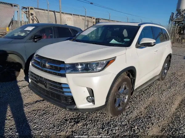 5TDDZRFH8JS891484 2018 TOYOTA HIGHLANDER - Image 2