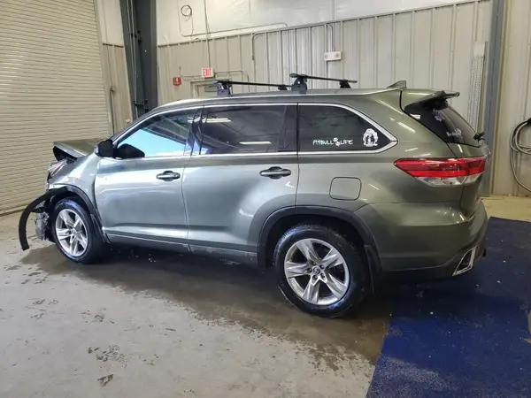 5TDDZRFH8JS897561 2018 TOYOTA HIGHLANDER - Image 2