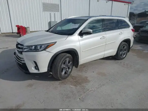 5TDDZRFH8JS909420 2018 TOYOTA HIGHLANDER - Image 2