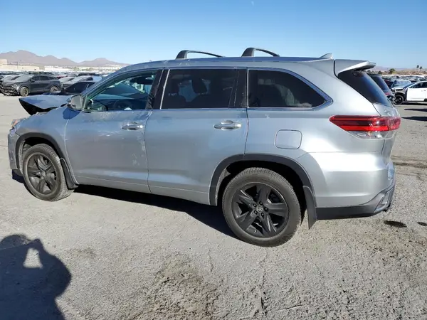 5TDDZRFH8JS909515 2018 TOYOTA HIGHLANDER - Image 2