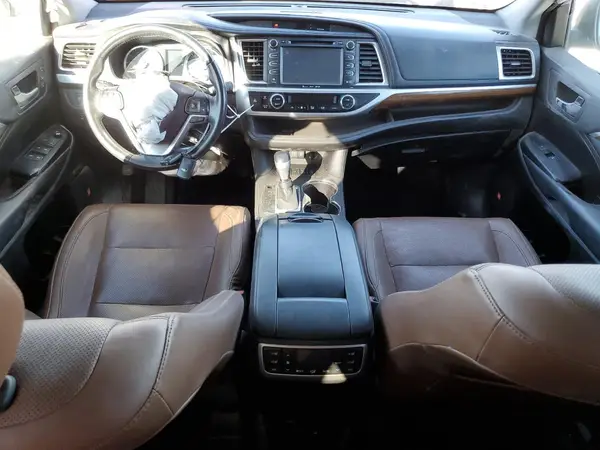 5TDDZRFH8JS909515 2018 TOYOTA HIGHLANDER - Image 8