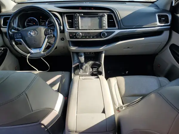 5TDDZRFH8JS912009 2018 TOYOTA HIGHLANDER - Image 8