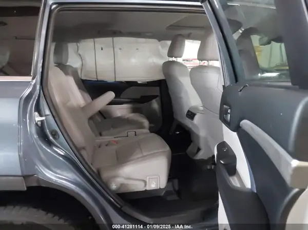 5TDDZRFH8KS700096 2019 TOYOTA HIGHLANDER - Image 8